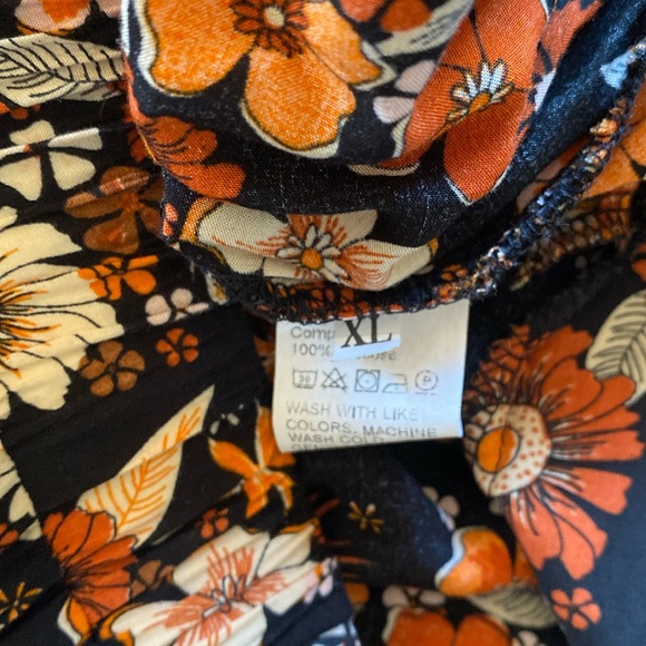 XL floral, flowy wide leg pants - Picture 2 of 9